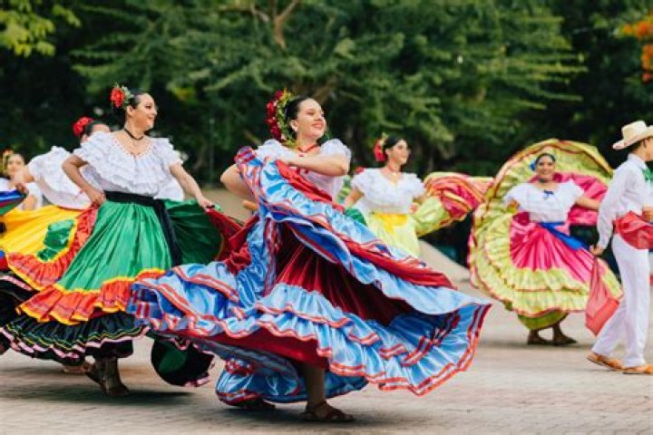 How do people greet in Costa Rica?